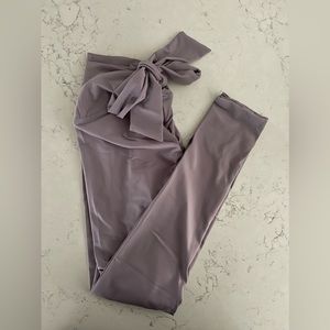 NWOT Scrunch Booty Tie Back Leggings Size Medium